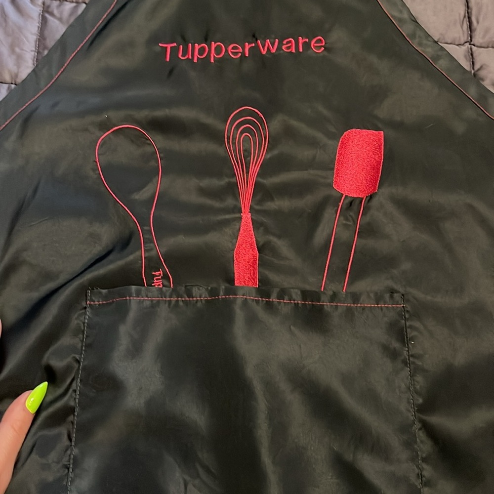Tupperware Apron - Picture 3 of 5